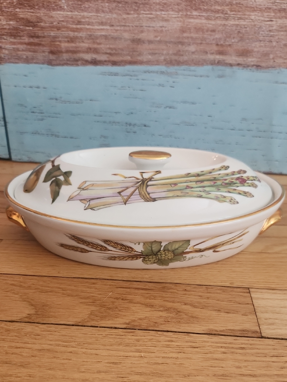 Royal Worcester Porcelain Evesham Gold Oval Covered Vegetable Dish